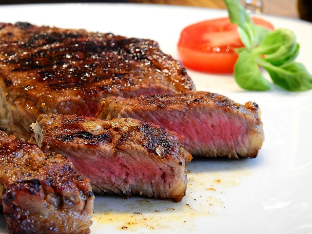 Stopnie wysmażenia steka – jak przygotować idealne mięso?