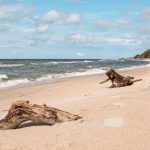 Nocowanie Ustka – widok na nadbałtycką plażę