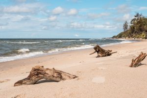 Nocowanie Ustka – widok na nadbałtycką plażę