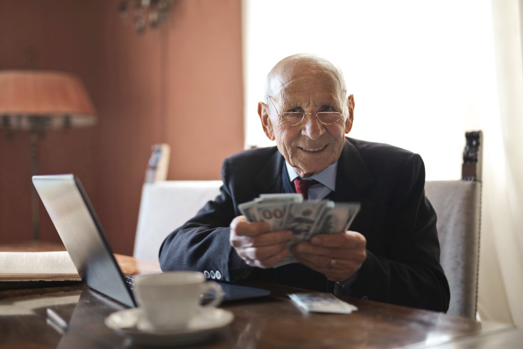 Ile wynosi minimalny staż pracy do emerytury?